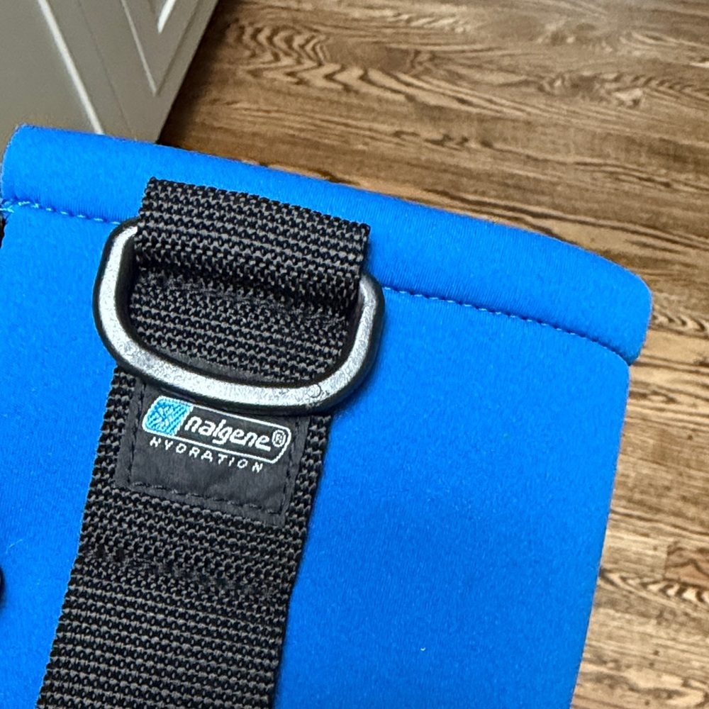 Nalgene Blue Neoprene Bottle Sleeve with Loop - Picture 2 of 6
